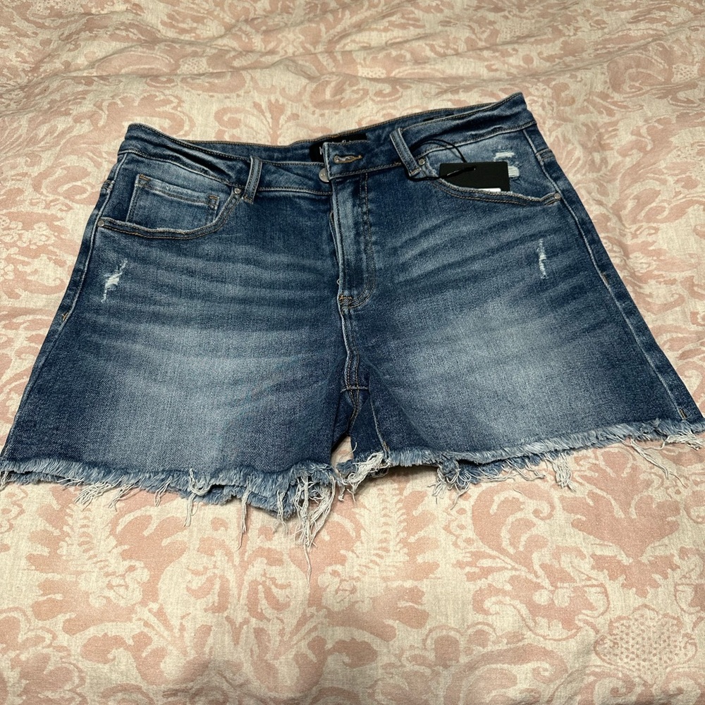 Risen Medium Wash Denim Frayed Hem Shorts